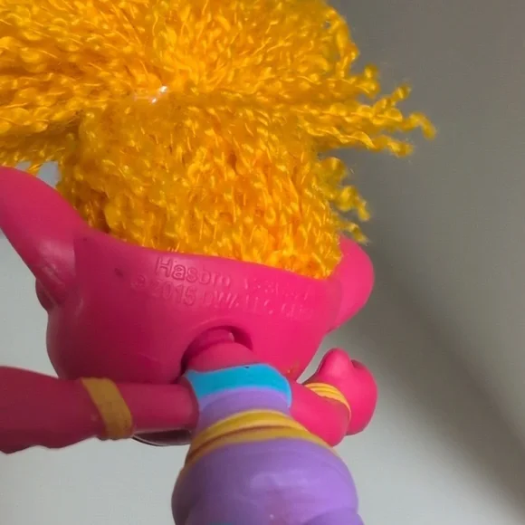 🩵3/$20🩵 DreamWorks Trolls DJ Suki Collectible Mini Figure - Picture 3 of 3
